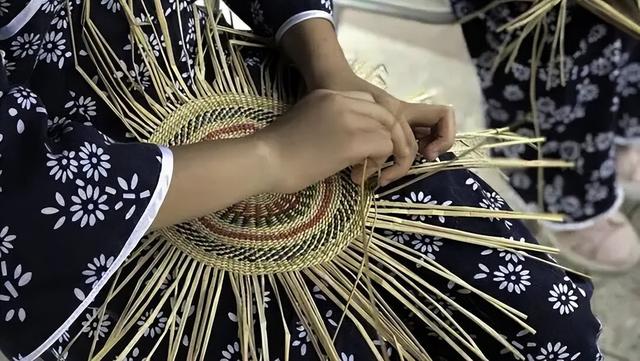 在山东这个“神仙小城”，远离人潮，过几天山海相依、文墨飘香的日子