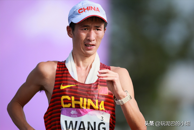 时隔10年！田径世锦赛喜讯：中国队第4枚奖牌来了 逆转：身披国旗