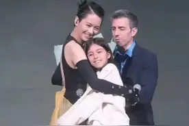 梁咏琪老公带女儿亮相演唱会为她庆生，离开郑伊健是正确的选择图片