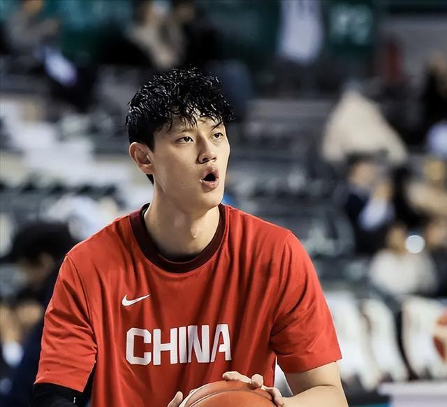 恭喜！22岁曾凡博签约达成，拒绝海外合同重返首钢，奥莫特被裁！