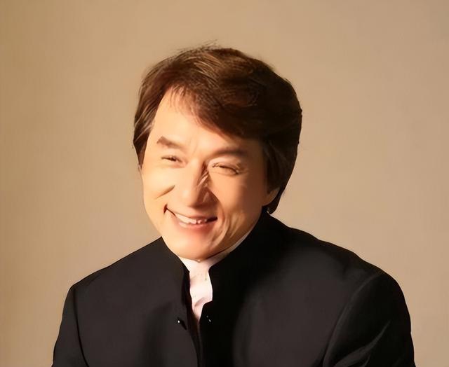 官媒对成龙的称呼变了，三字之差释放强烈信号，王晶的话有人信了