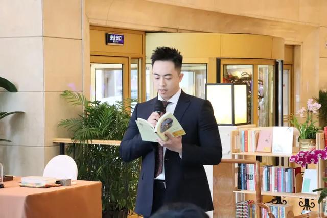 老牌宾馆玩跨界！联手中华书局，大堂变书香打卡地→