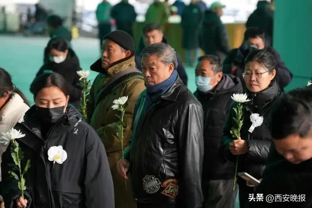 何晴告别仪式举行,儿子深情追忆:妈妈喜欢雪,北京初雪是为她而下