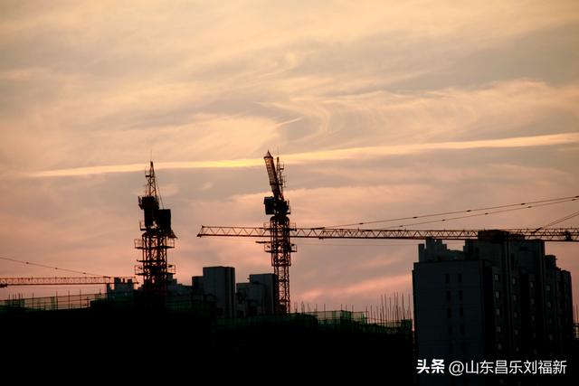 一河两路东端的烧烤场一带暮秋景色