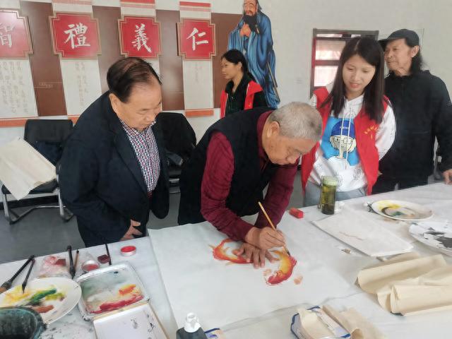 重阳佳节将来临 创作墨宝送老人