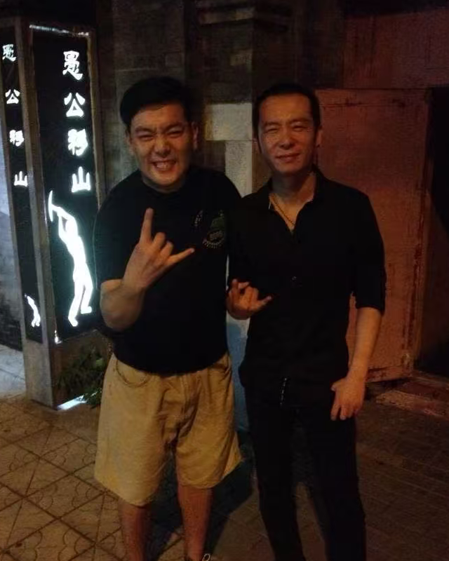 摇滚歌手应鹏去世，年仅43岁，离异无房无车，长期放纵喝酒导致