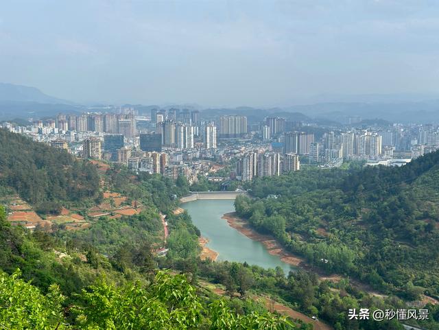 最受中国文艺片青睐的冷门避暑小城，夏天仅23℃，美食酸辣鲜香！