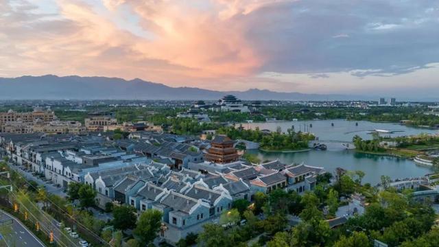 凉爽新大陆！成都出发高铁2.5h抵拢18℃的古韵之城，风景堪比阿勒泰，美食多到吃不完！