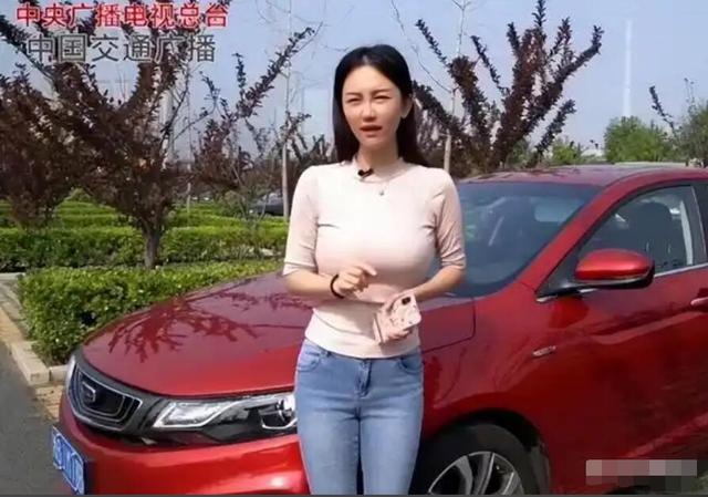 87岁范曾娇妻身份被扒，多张性感工作照流出，难怪他会把持不住