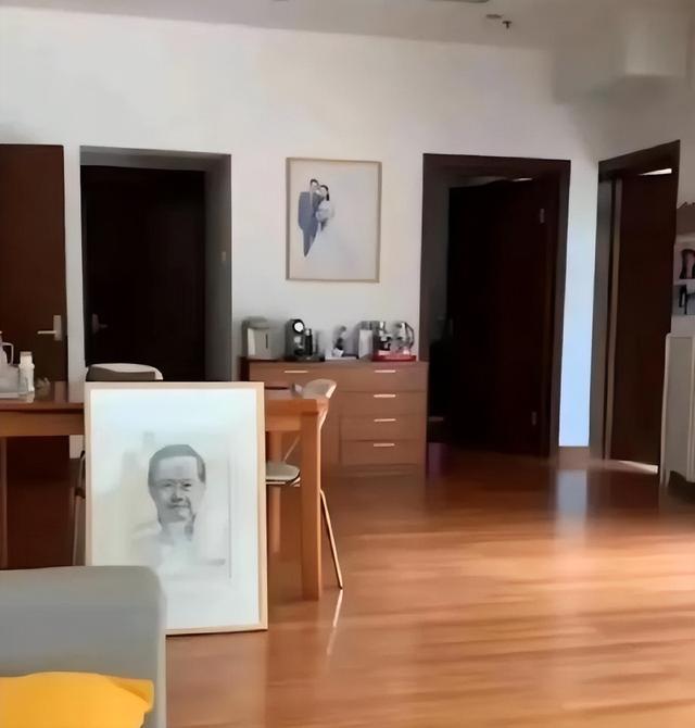 杨振宁离世不到1个月，看翁帆正在做的，原来她不是我们想的那样