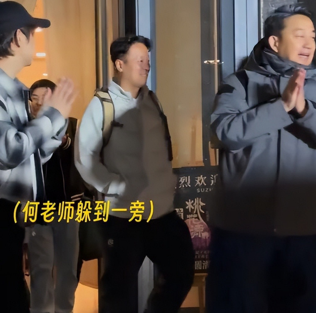 世上没后悔药？无妻无子、与保姆相伴的何炅，走上了另外一条道路