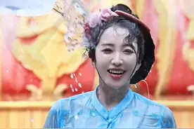 我实名举报，建议取消泼水节，不仅浪费，还让我得红眼病图片