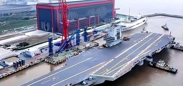 福建舰万事俱备，八一入列？突然杀出一个“四川舰”，谁也没料到
