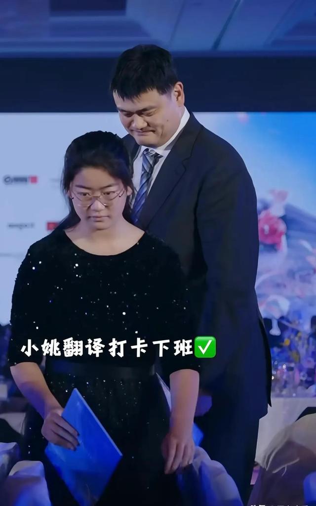 姚明女儿美到认不出！年仅15岁身高2米	，是一名学霸，不爱打篮球