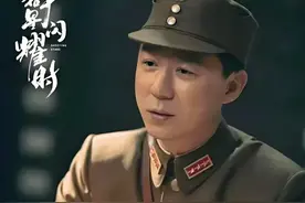 群星闪耀时：区区上尉军官，为啥疯狗一般死咬着中将次长的公子？图片