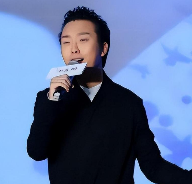 人狂必有祸！47岁的“跳梁小丑”李玉刚	，终为自己的行为付出代价