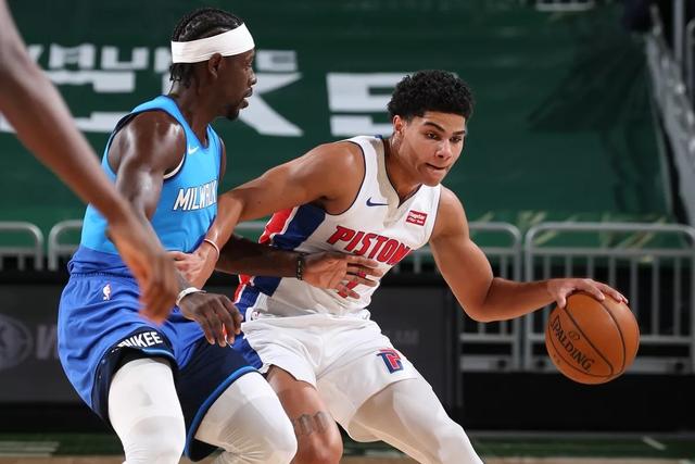 力压东契奇，17岁勇夺MVP，却无法适应NBA，沦为训练营合同！
