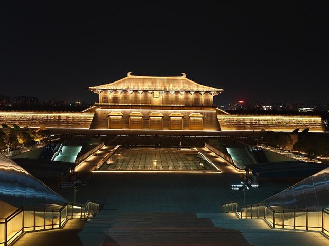 午夜五点抵达西安：与千年古都的深夜私语（随笔）