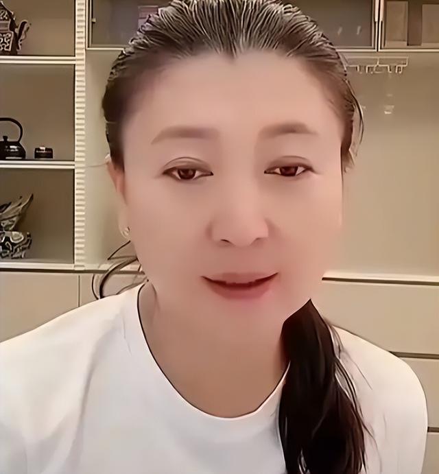 闫学晶新疆班真相大白！人民网锐评句句戳人心，谁在说谎一目了然