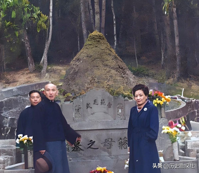 这就是蒋介石父母的真实样貌，其父外号“埠头黄鳝”，罕见老照片