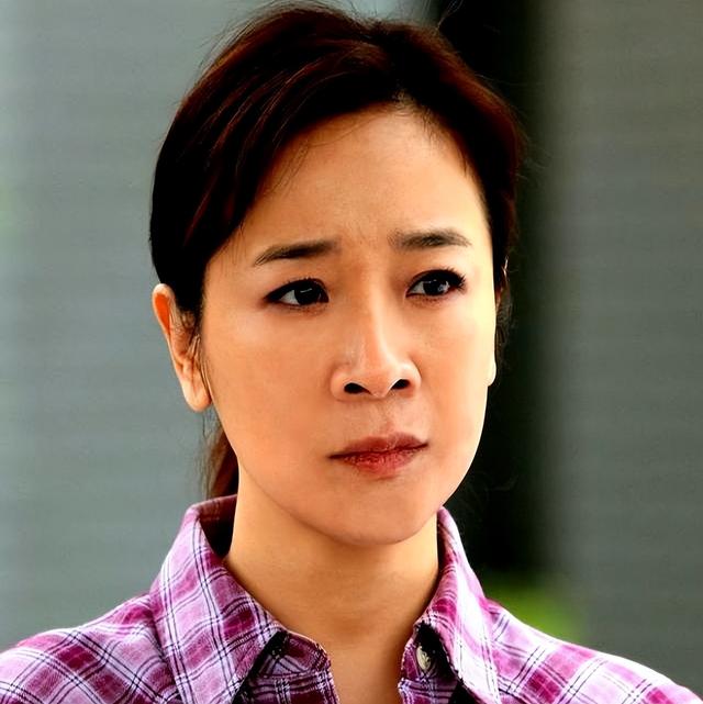 她是国家一级演员！婚内多次给丈夫戴绿帽，丈夫隐忍多年不离婚