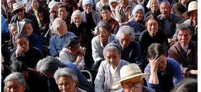 中国将迎来前所未有的死亡高峰，专家给出答案：是这些因素导致的