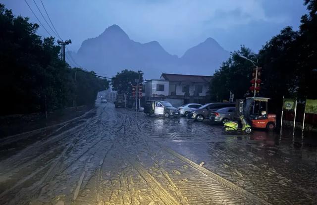 北京密云特大暴雨后：失联的山间村落，与盼望复联的家人……