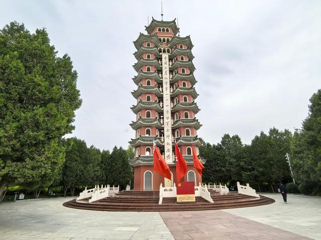 甘肃会宁红军长征胜利会师景区 有多个新老景观讲述着这一辉煌历史