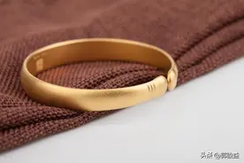 奶奶的金镯子不翼而飞了，姑姑说：是我拿的，这本来就该给我的呀图片