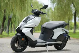 摩企跨界生产的电摩，为什么比雅迪、爱玛更贵？主要是这3个原因图片