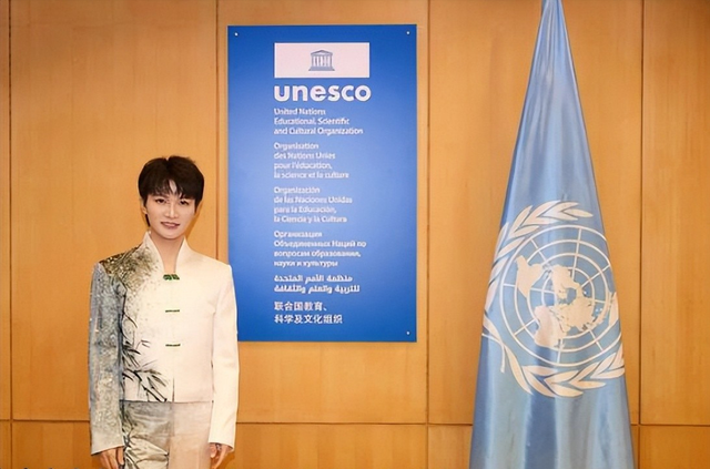 从“娘娘腔”到舞台宠儿，周深的逆袭之路：真实还是人设？