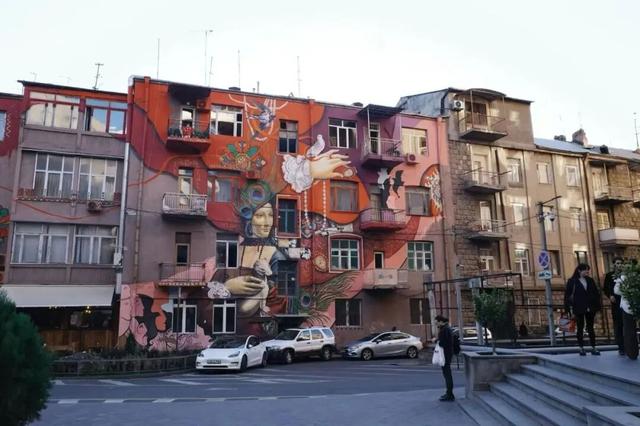 人均卡戴珊，这个忧伤又美丽的小国让我念念不忘