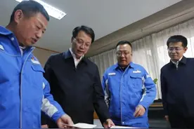 张晓强看望慰问新当选的中国工程院院士高雄厚图片