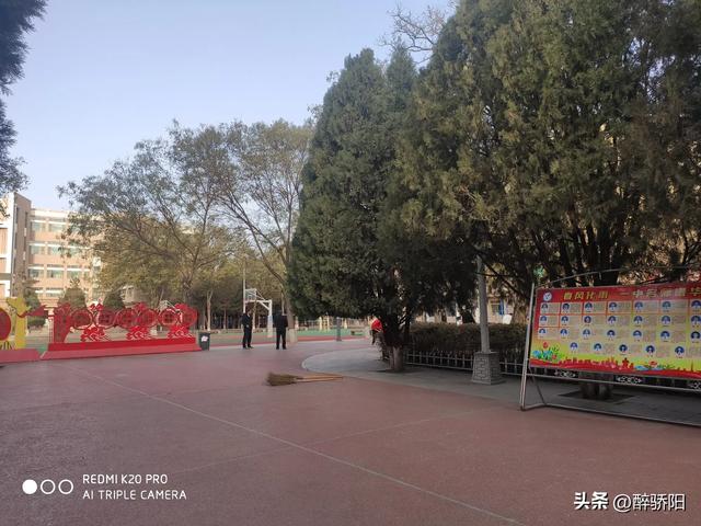 这里，有行走的秋光