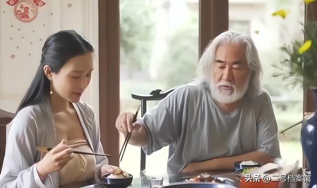 一个贪财一个好色，74岁张纪中遭到"反噬"，杜星霖的野心藏不住了