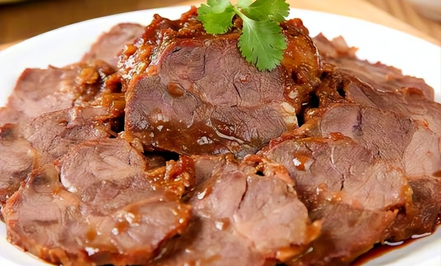 买牛肉时，内行人专挑这4个部位	，全是牛肉精华，牛肉贩不敢骗你