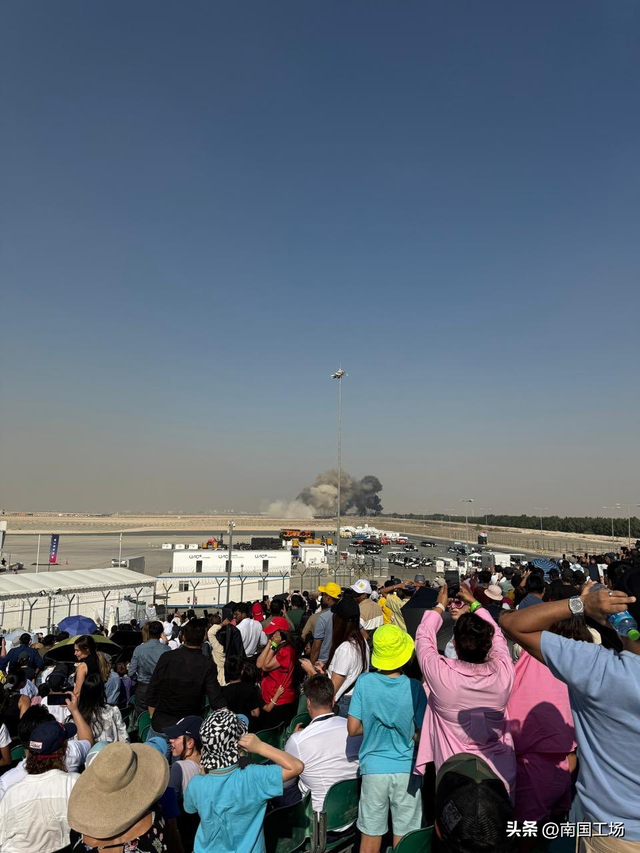 突发！迪拜航展现场巨响，印度光辉战机坠毁爆炸，飞行员生死未卜