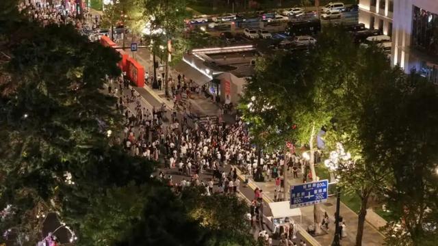 339.6万人点赞“向新”，文化与烟火点亮城市夜晚