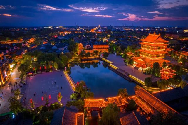 建筑为卷，衣冠作笔丨让飞檐与襦裙共绣华夏图腾！