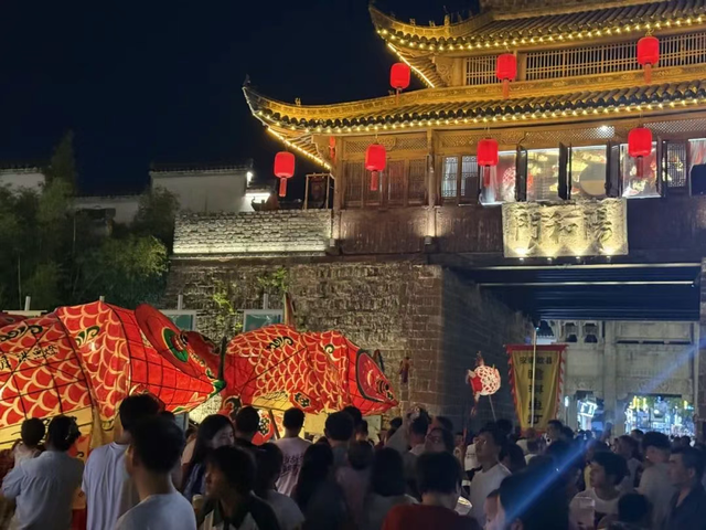 周周有鱼灯！歙县徽州古城鱼灯巡游即日起至月底，开启每周固定场次！（内含鱼灯巡游时间表）| 皖美秋日