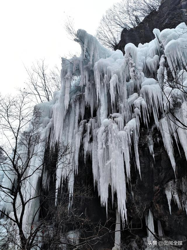 冬日江山美如画 秦岭冰瀑醉游人