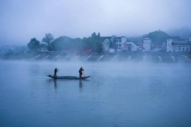 一眼沦陷！新安江的雾气，堪称江南冬日的 “治愈顶流” | 皖美冬日 | 第十五届安徽国际文化旅游节