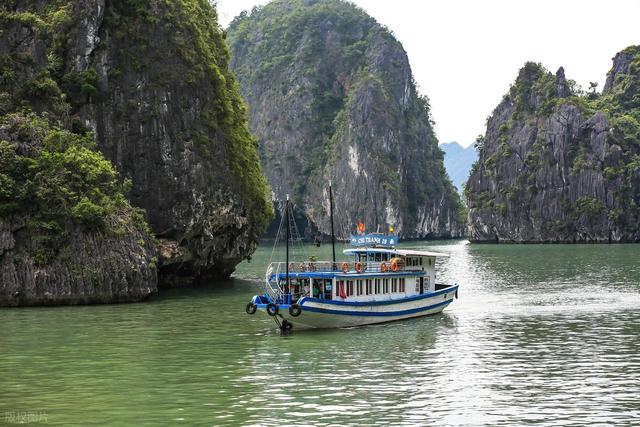 越南下龙湾，风景秀丽