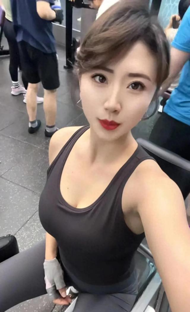 辽宁健美冠军吴凡：神仙比例+绝美容颜，秒杀陈好？