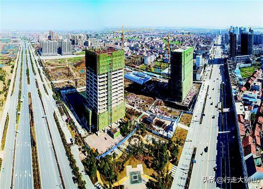 黄梅小池镇，现在鄂东经济第一强镇，曾经是省际边缘的落后乡镇