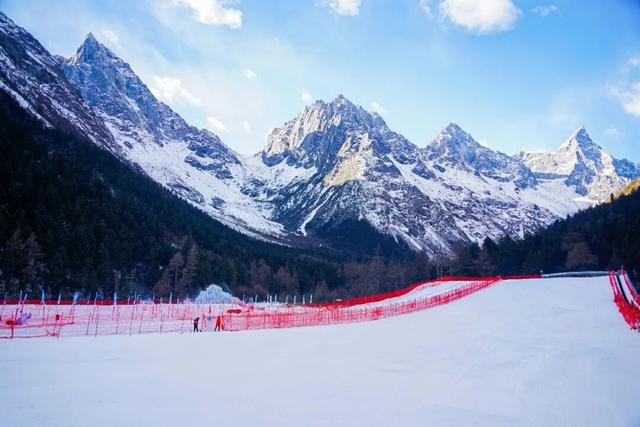 向快乐出发！毕棚沟月亮湾冰雪娱乐场盛大开启！