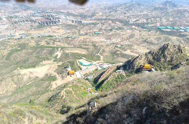 到河北张家口登鸡鸣山