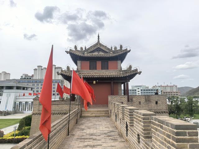 甘肃会宁红军长征胜利会师景区 有多个新老景观讲述着这一辉煌历史