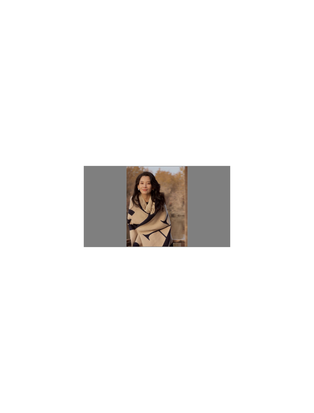 汪峰与森林北日本买药被拍，女方膝盖满是瘀青，身材比例引争议