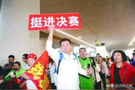 千名球迷接机为辽篮加油鼓劲，“CBA春晚”明日将掀高潮图片